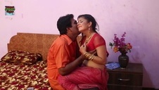 seksowny kociak wali mu na dwie ręce