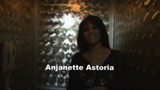 chuda laska wypina swoją wygoloną pipę