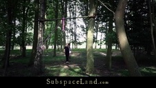 niebieskie oczka masturbującej się babeczki