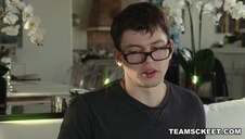 cycata milfa chce się zabawić