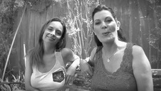 wakacyjny gangbang z czarnowłosą suczą