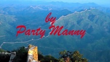 dziewczynki liżą się ochoczo w basenie