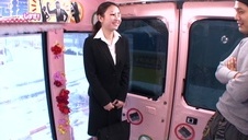 pielęgniarka z czekoladowym pacjentem