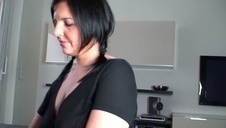 przyłapała go na ruchaniu fajnej opiekunki