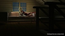 dojrzała suczka szarpie fiuta na poddaszu