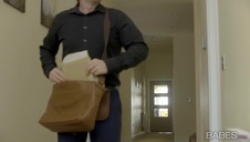 laska przy rurze go kusi