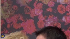 seksowna siostra fajnym tatuażem