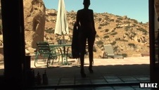 laska na plaży nudystów