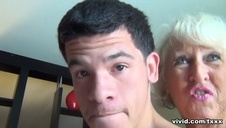 panny z wesela w złotym deszczu