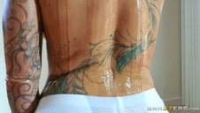 dobrze zapiął ją w kakaową dziurę