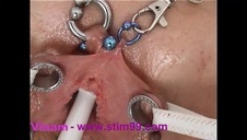 łysy zabiera się za młodą ślicznotkę