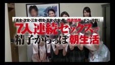 słodka laseczka wkłada fioletową seks zabawkę w szparkę