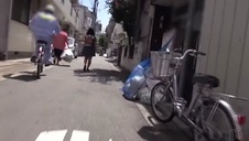 blondi masturbuje się szklaną zabaweczką