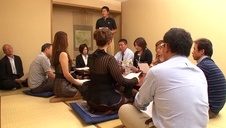 koleś kocha się z kudłatą laseczką