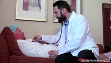 ostre grupowe rżnięcie przed widownią