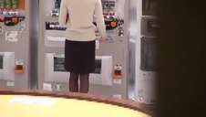 laska z małymi piersiami ujeżdża go jak dzika