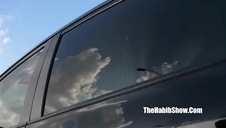 seks z bladą ślicznotką na kanapie