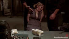 laska z wielką dupcią pcha się na czekoladowego fiuta