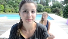 cycata brunetka z pałą w ustach