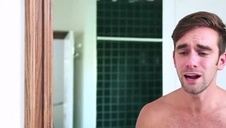 przypakowana blondi w różowych obcasach