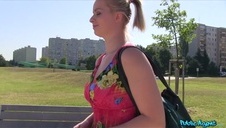 hitomi z wielkim dekoltem