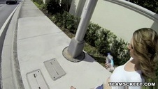 chuda suczka robi seks pokaz