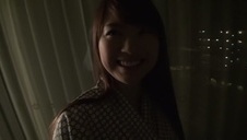 facet maca na balkonie swoją żonę po cipie