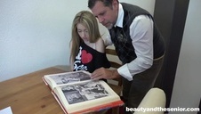 młode dziunie zabierają się za przystojniaka