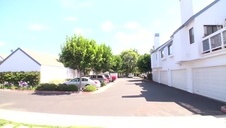 braciszek dobiera się do dupci siostrzyczki