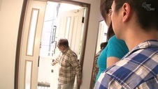 amatorka z wielkim dildo między cycami