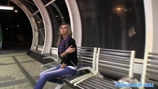 czarna masuje penisa