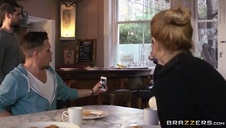 zarośnięta laska z włosami pod pachami