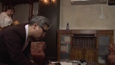 młoda dupeczka chce się wkręcić w orgazm