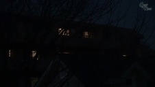 jego czarna pała wślizguje się do jej szparki