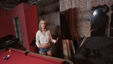 laska z różowymi pazurkami bosko się masturbuje