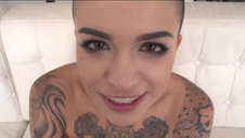 świetne laseczki zabawiają się na tarasie