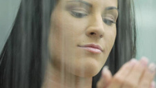 dziadek zapina zwieracze małolaty