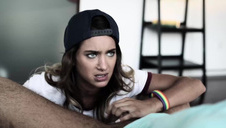 chuda małolata rozszerza swoją muszelkę