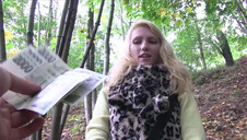 anal na boczku z fajną blondynką