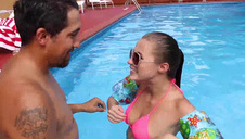 młode przyjaciółki liżą kutasa