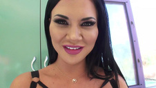 blondi zarzuca naoliwioną dupcią