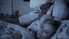 związana suczka bita kijkiem