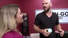 seksowna anita pokazuje tatuaż i seksowną dupę