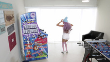 sąsiadka daje ciała i robi loda