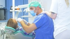 złapała go za jajeczka