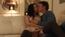 fajna lalunia lubi wypinać swoją cipcię i ją masować