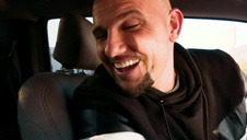 kolesie z retro brunetą w obie dziury