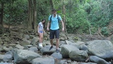 dojrzały facet chlapnął spermą młodej meksykance na buzię i brzuszek