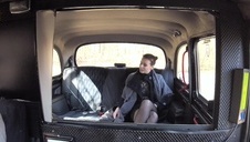 napalony koleś uwielbia jej cycuszki