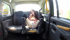 głośna milf w taxi